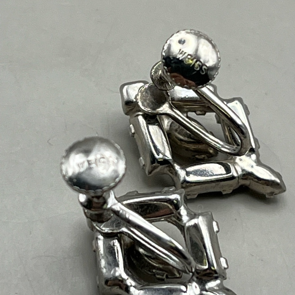 Elegant Vintage Weiss Screw Back Diamond cut Silver Crystal Earrings - Picture 6 of 6
